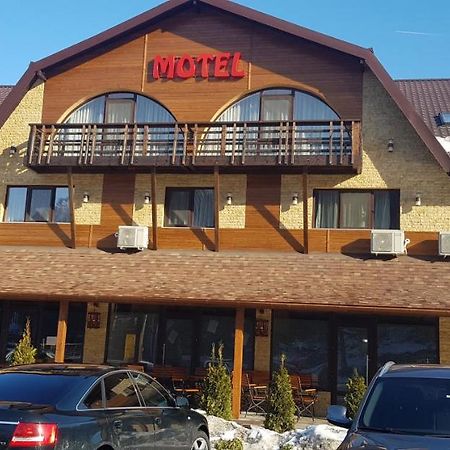Efm Motel Brezoi Eksteriør billede