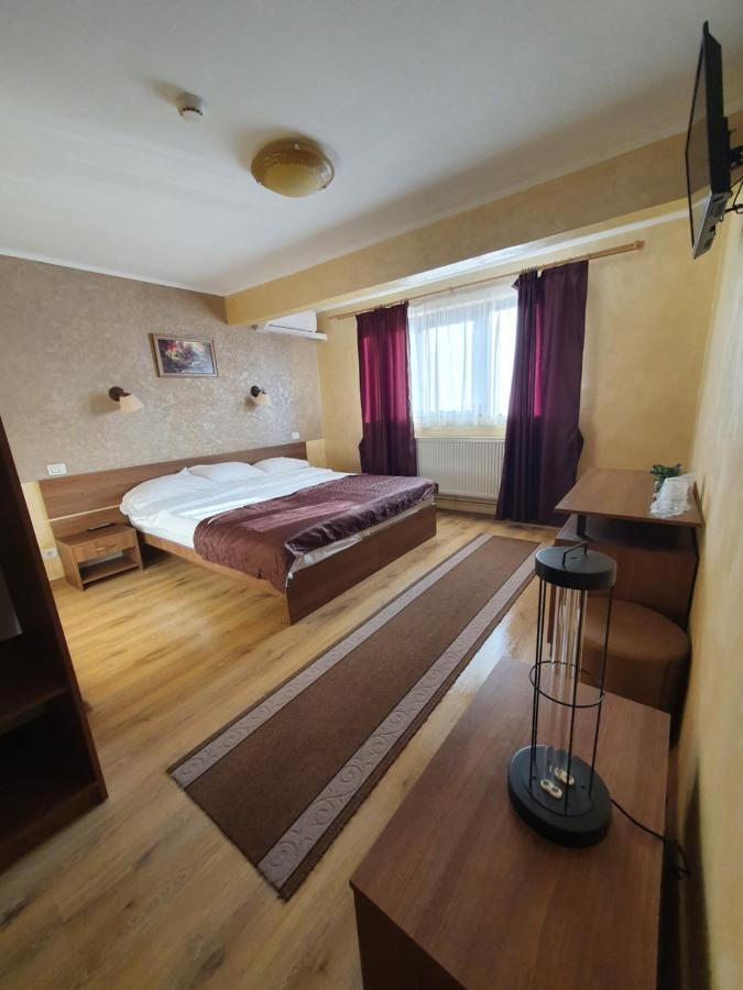 Efm Motel Brezoi Eksteriør billede
