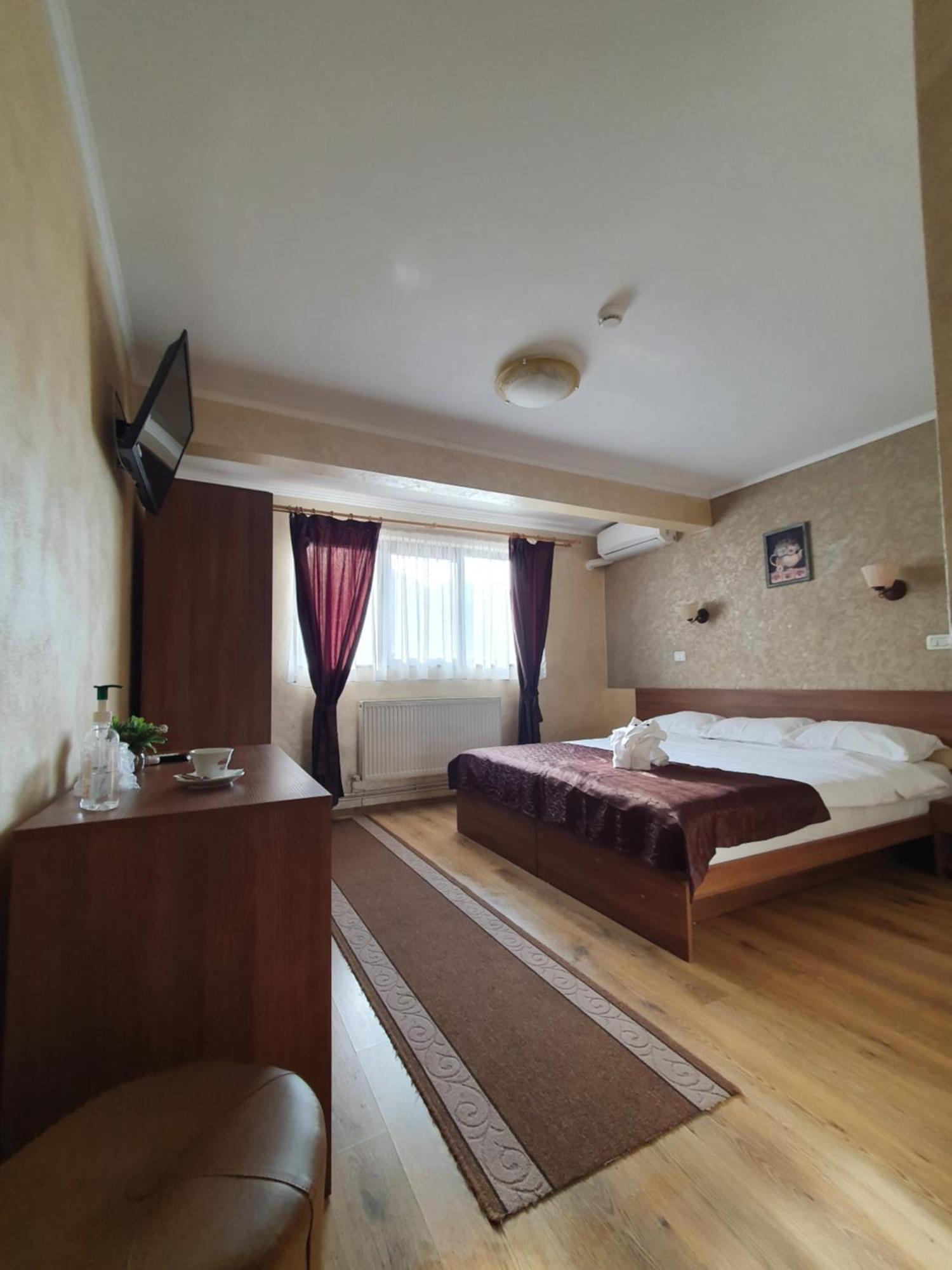 Efm Motel Brezoi Værelse billede