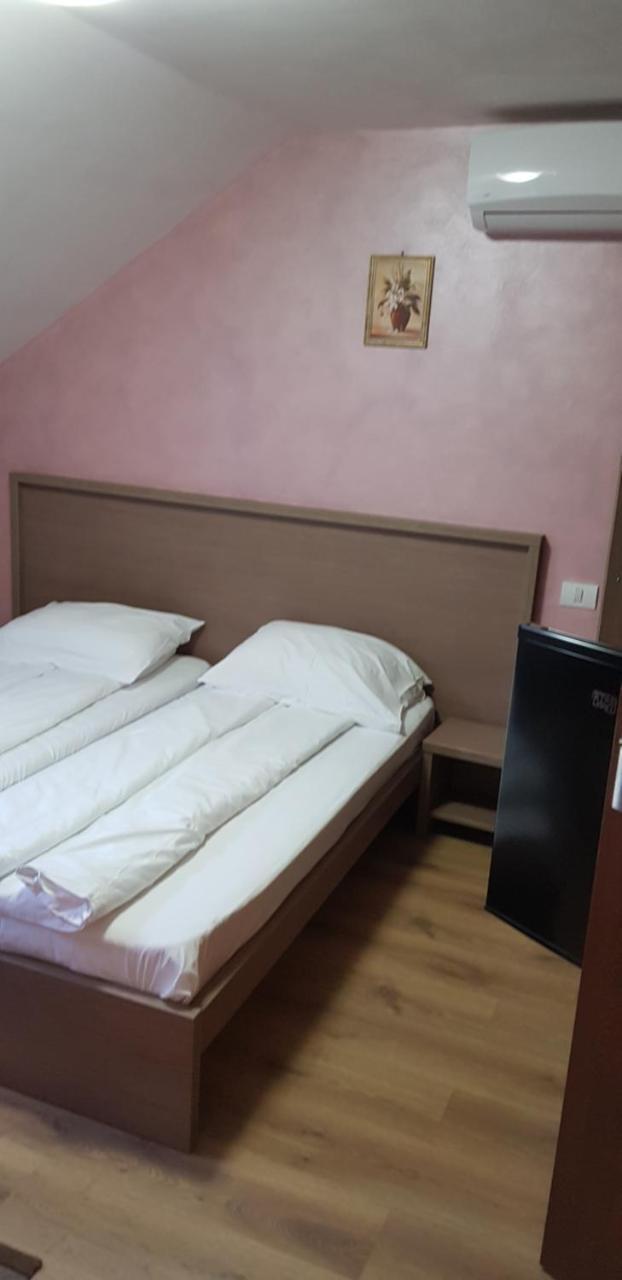 Efm Motel Brezoi Eksteriør billede