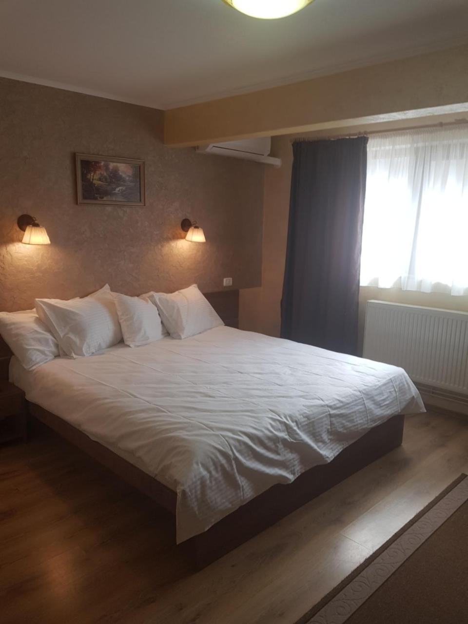 Efm Motel Brezoi Eksteriør billede